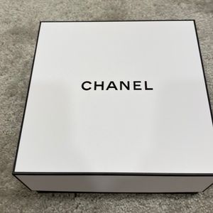 Chanel gift box excellent condition lid and bottom
